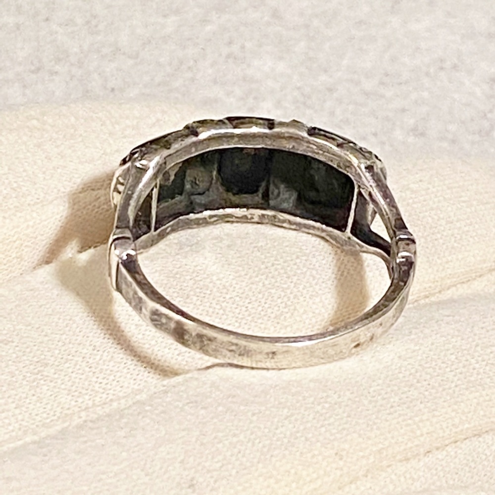 Vintage Sterling Silver Triple Marcasite and Black Onyx Ring - Picture 9 of 11